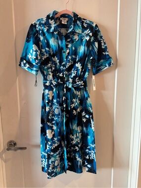 DKNY women’s dress size 6  Blue/ white floral button front cotton shirt dress
